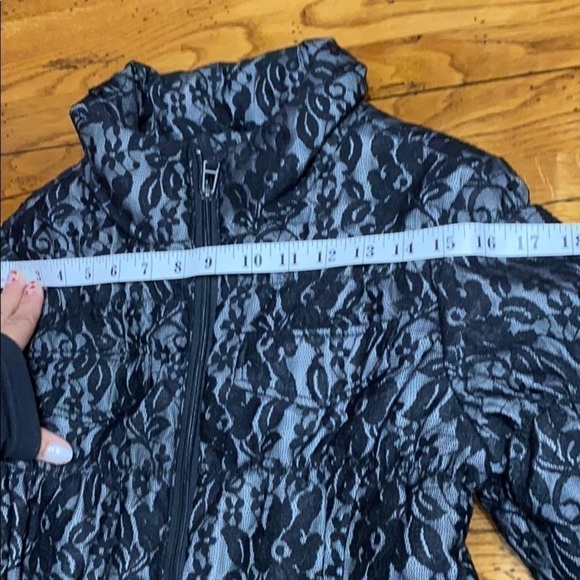 𝅺montanaco Black Lace Puffer Coat Size Small - Picture 9 of 9